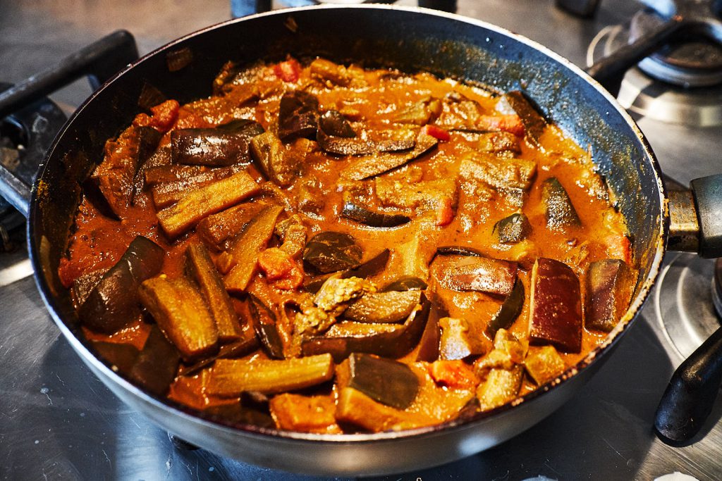 Curry van aardapppel en aubergine