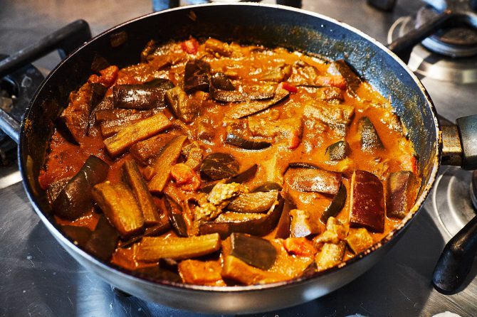 Curry van aardapppel en aubergine